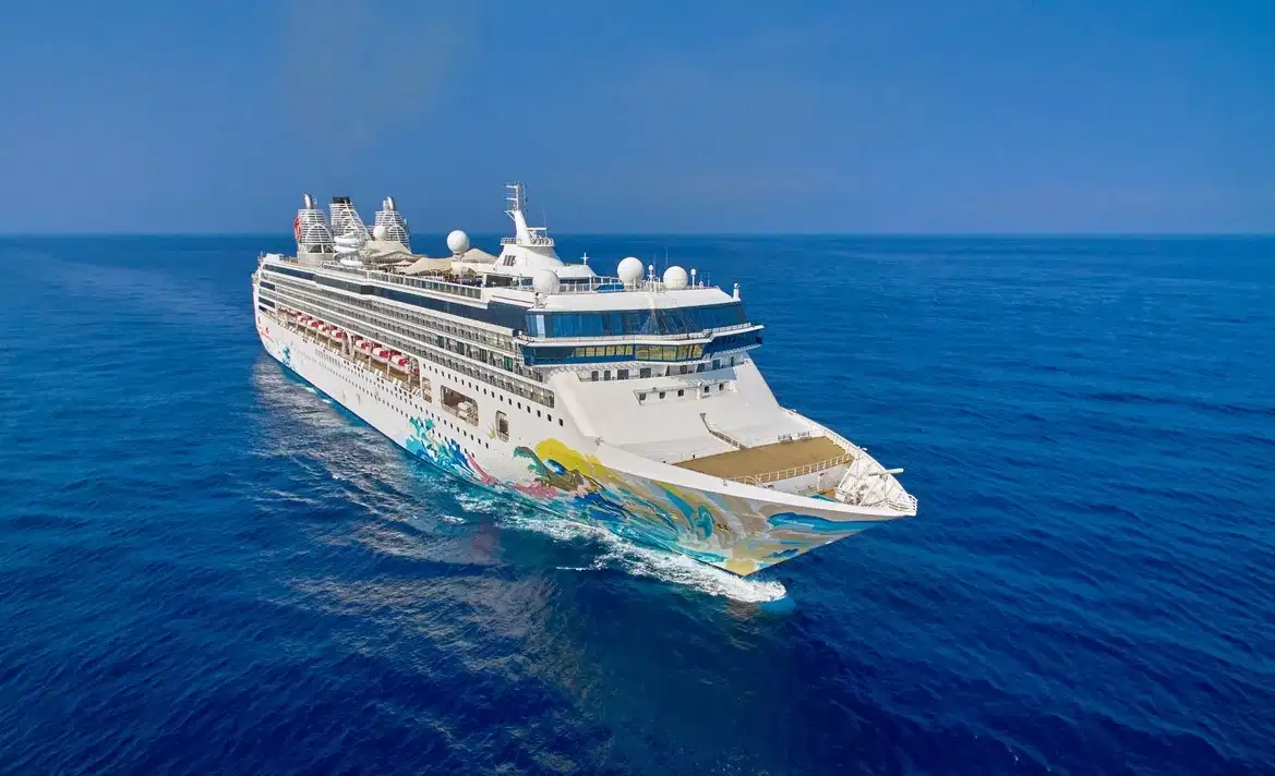 Dubai Highlights & Resorts World Cruise | A Journey from City to Sea