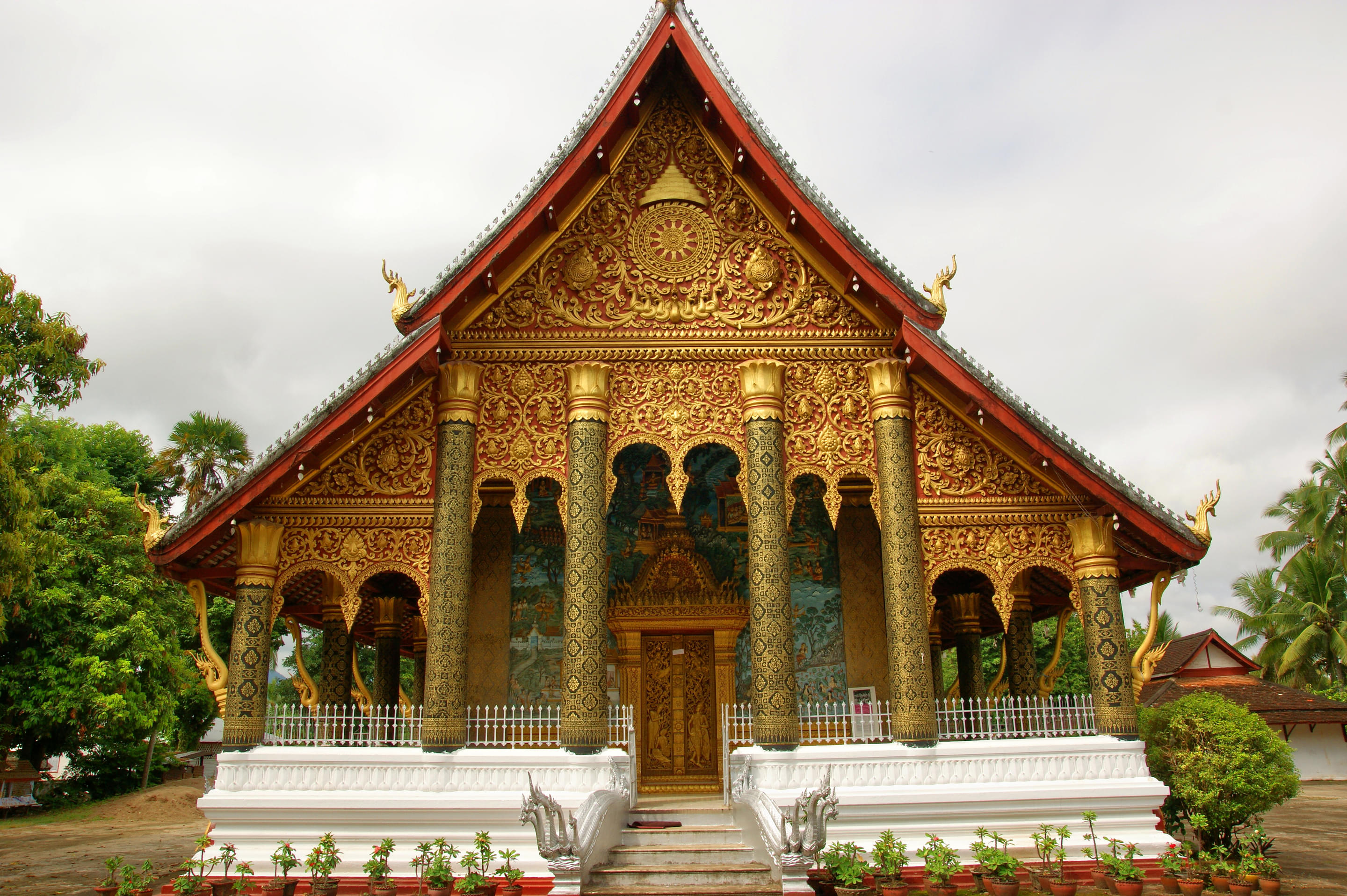 Wat Mahathat Overview