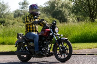 Enjoy city rides on Bajaj Avenger Cruise 220