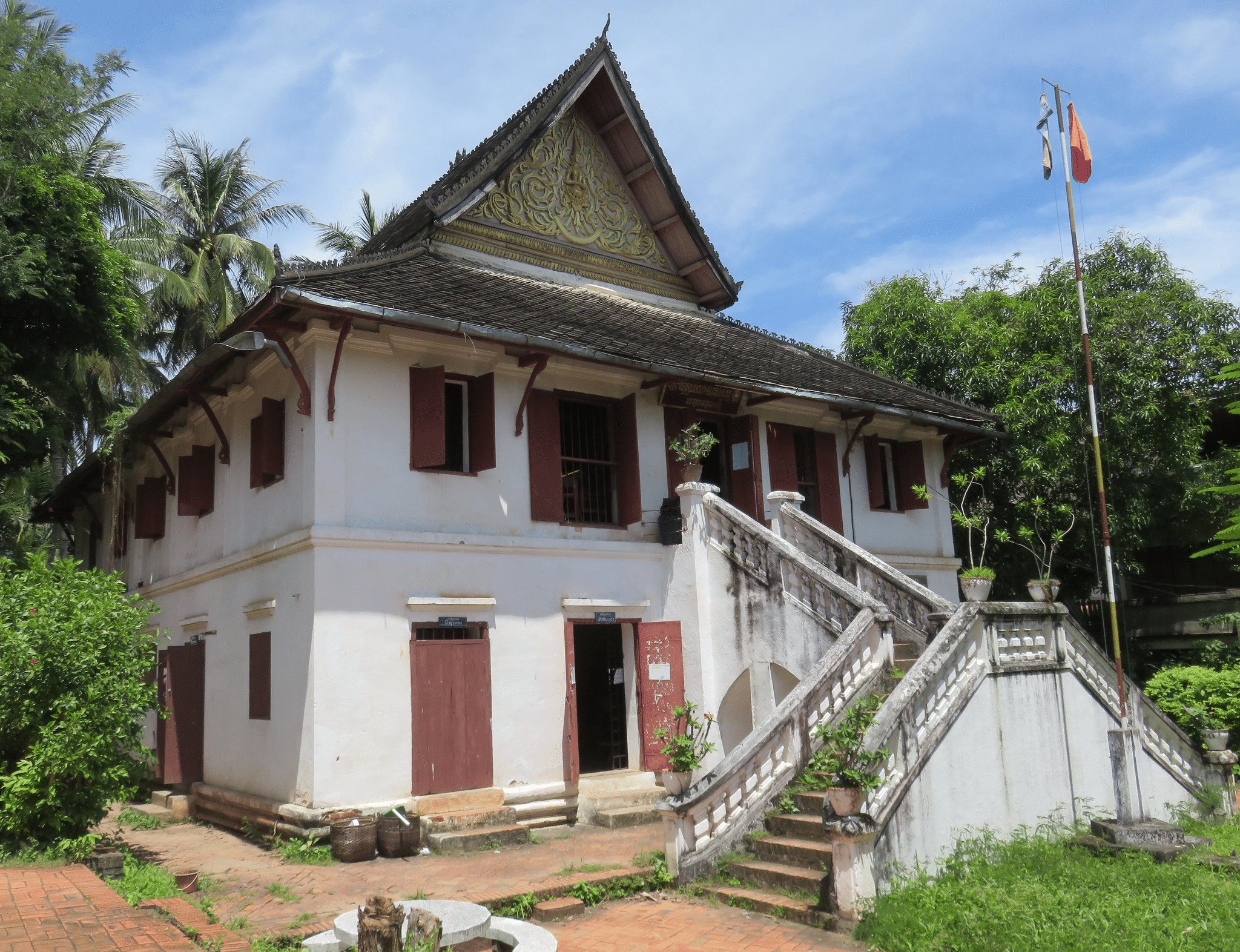 Wat Siphoutthabat Thippharam Overview