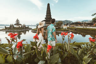 Couple at Pura Ulun Danu Beratan Temple