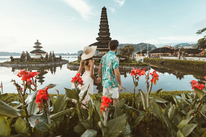 Couple at Pura Ulun Danu Beratan Temple