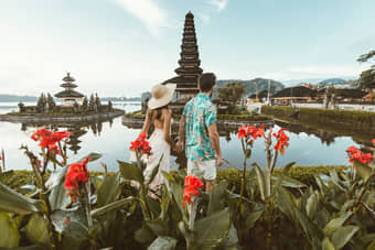 Couple at Pura Ulun Danu Beratan Temple