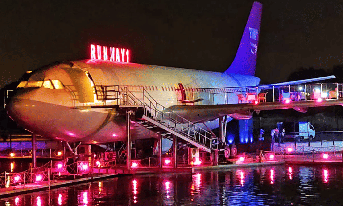 Go on a romantic date on wings of a plane in Delhi