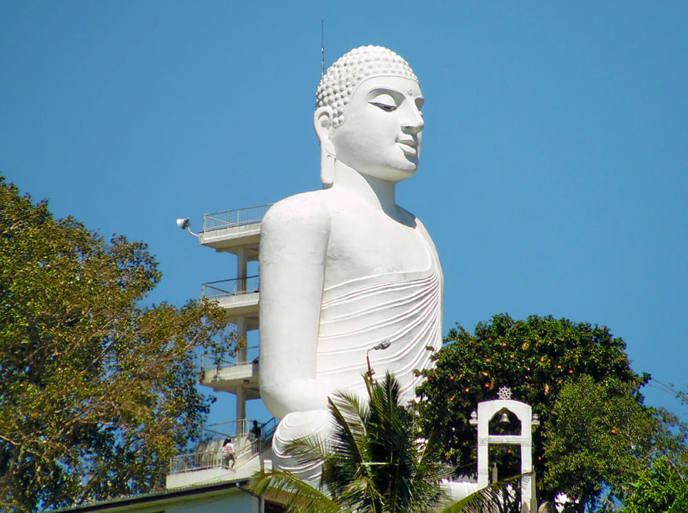 Bahiravokanda Vihara Buddha Statue Overview