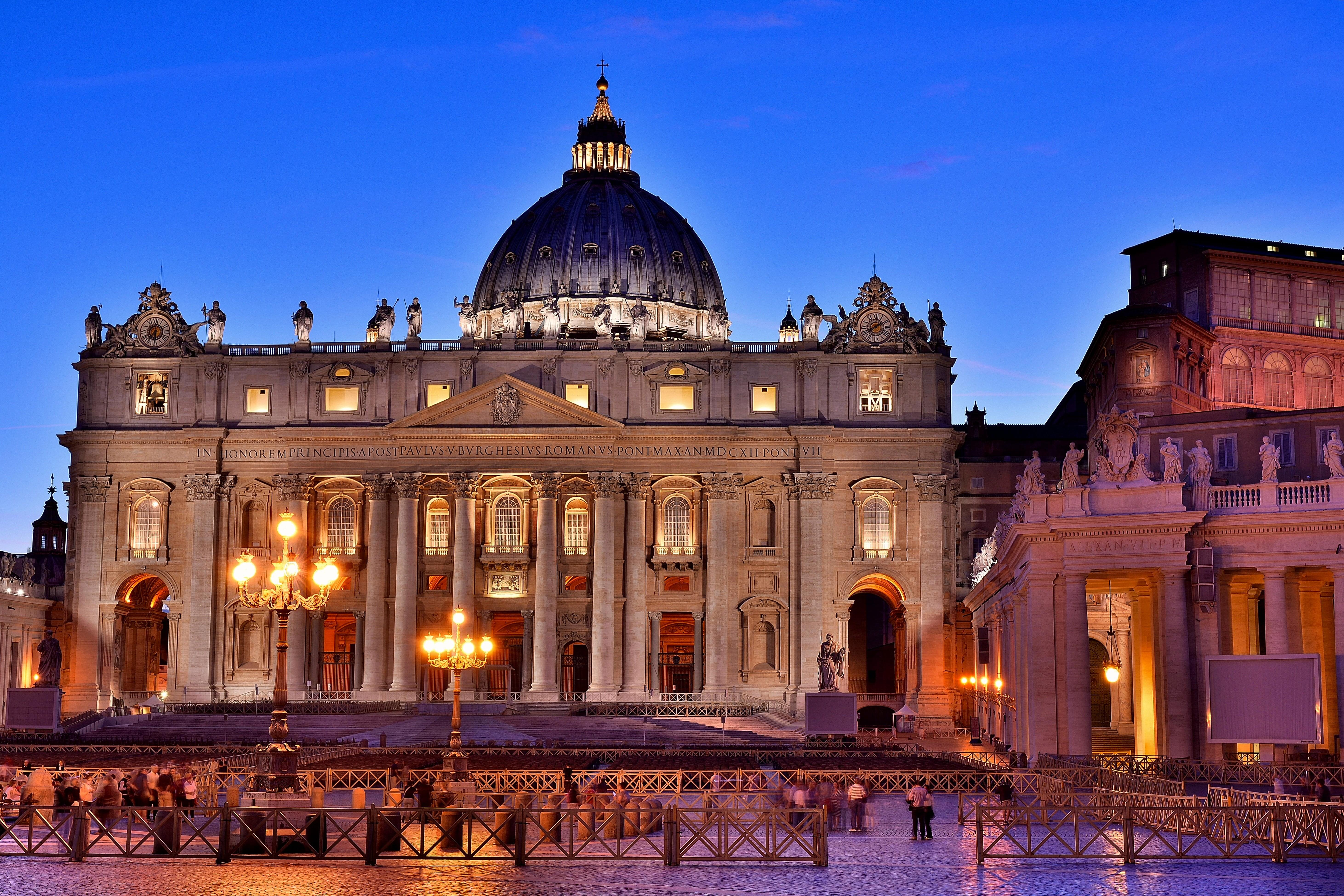 Night view of St. Peter's Basilica