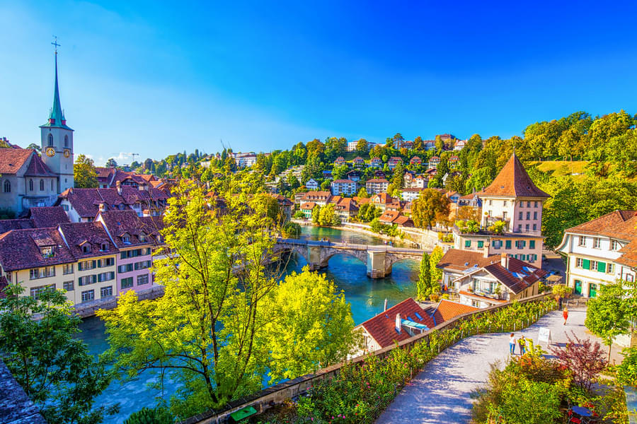 Explore the medieval town of UNESCO - Bern Old Town