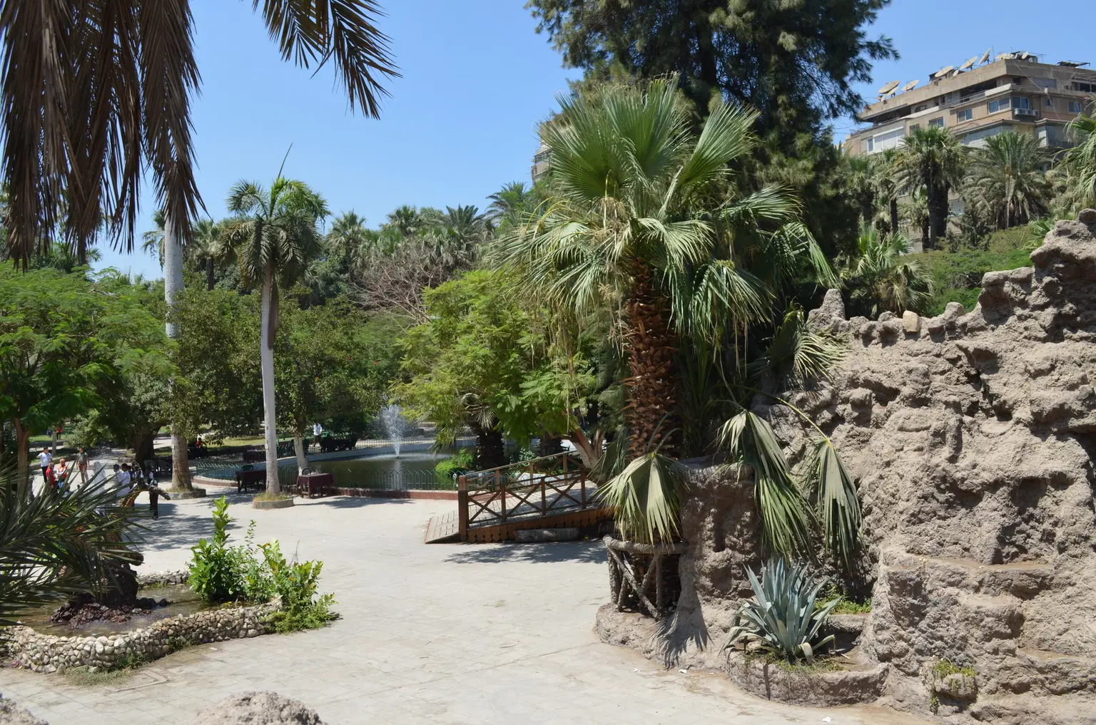Relax at the Aquarium Grotto Garden