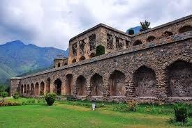 Stroll Around the historical ruins of this 17th-century palace