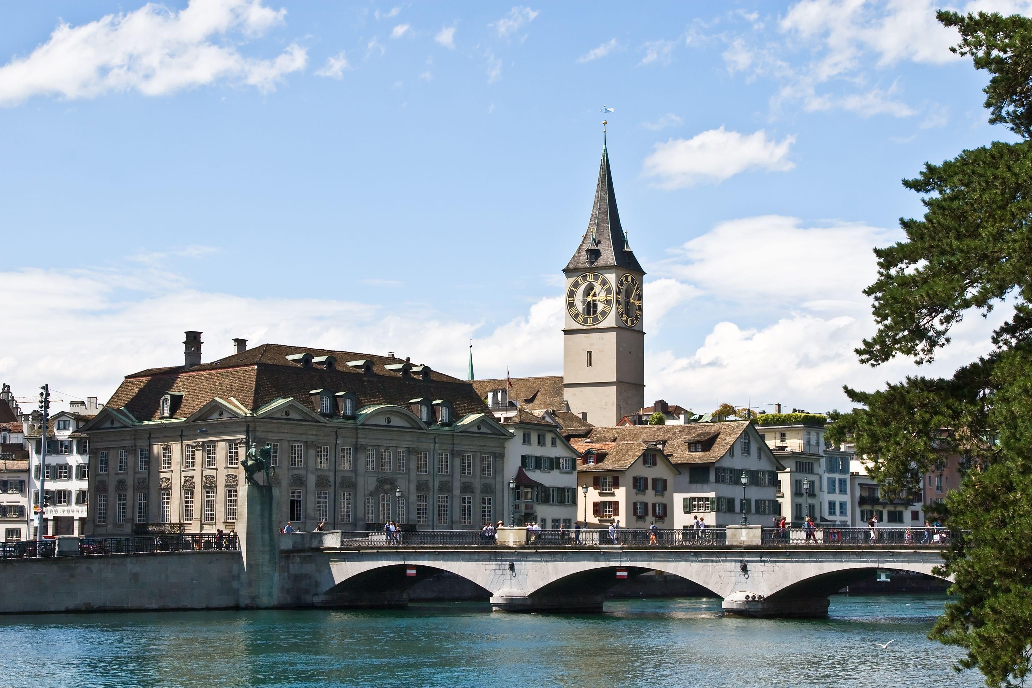 St Peter's Church Zurich.jpg