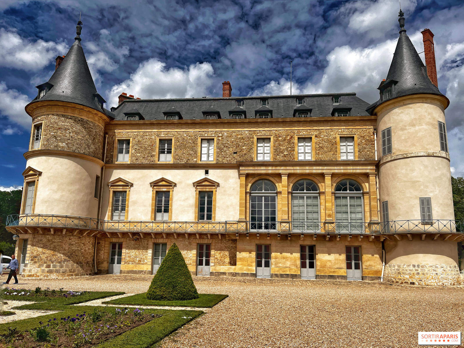 Chateau de Rambouillet, Paris Overview