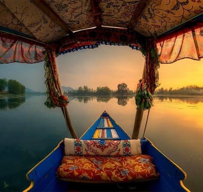 Explore the vibrant culture and stunning natural beauty of Srinagar