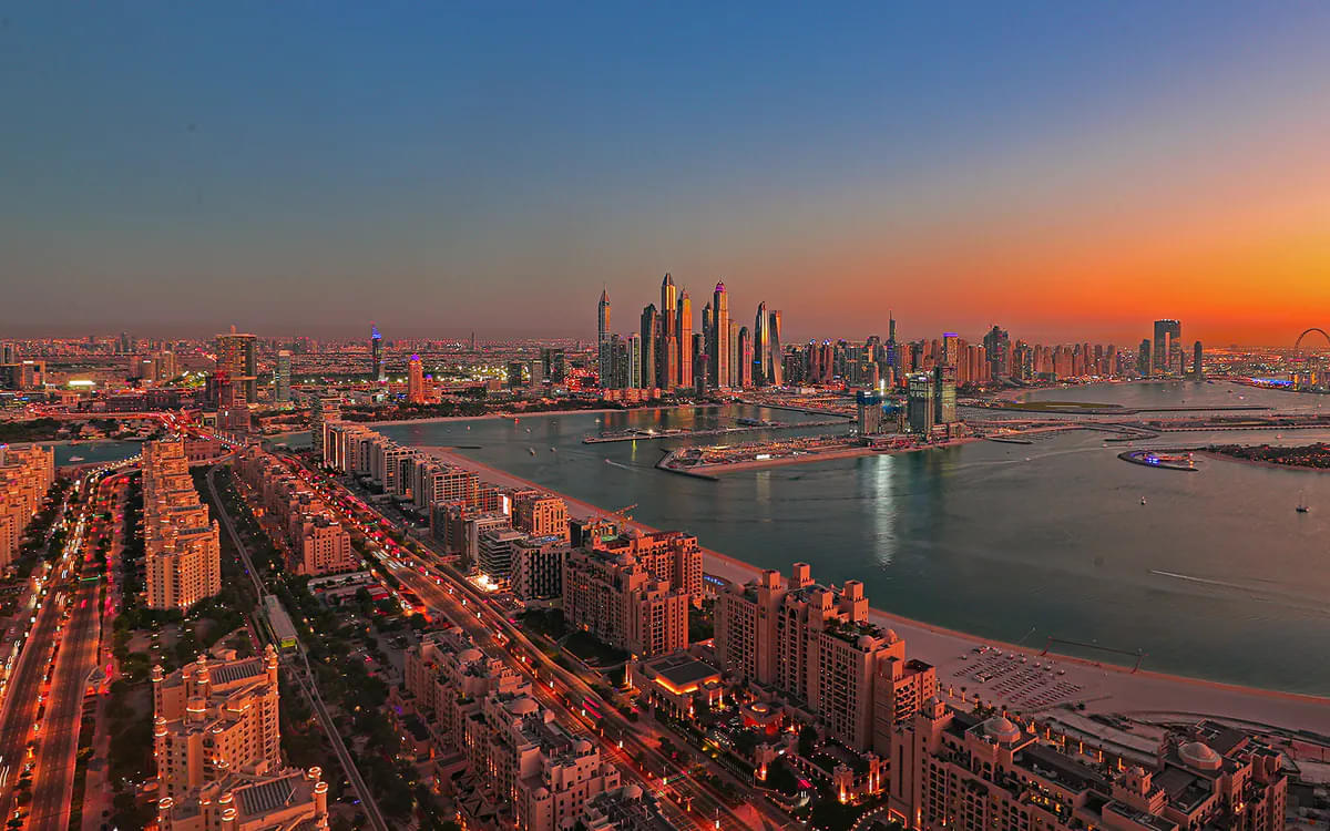 Enjoy the panoramic views of the Arabian Gulf from the Palm Tower