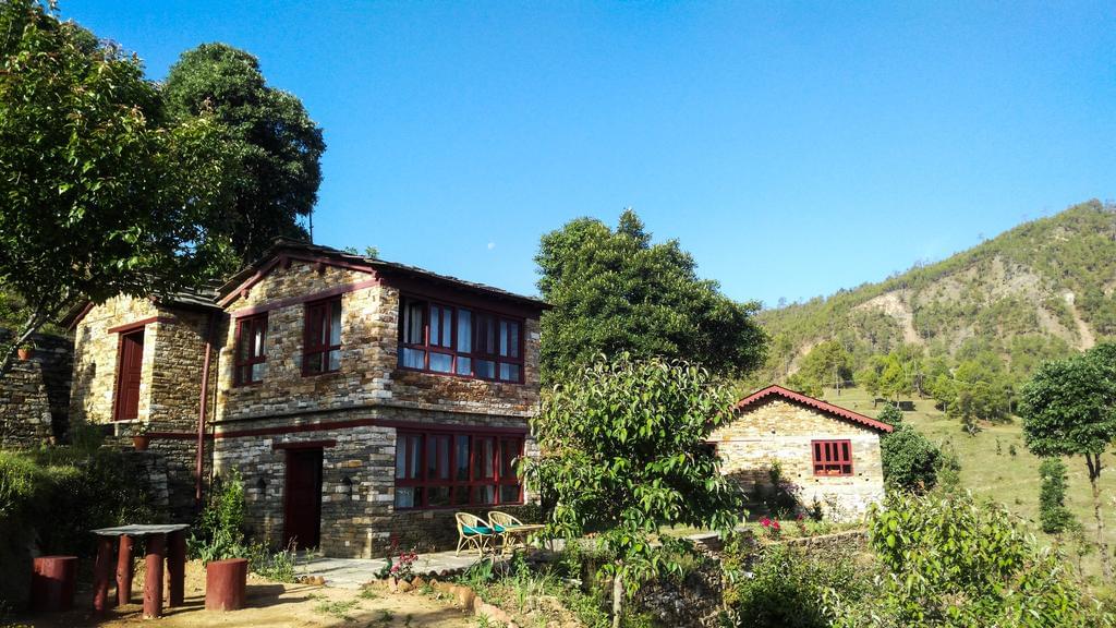 Kumaoni Estate Stay Overlooking Himalayas Image