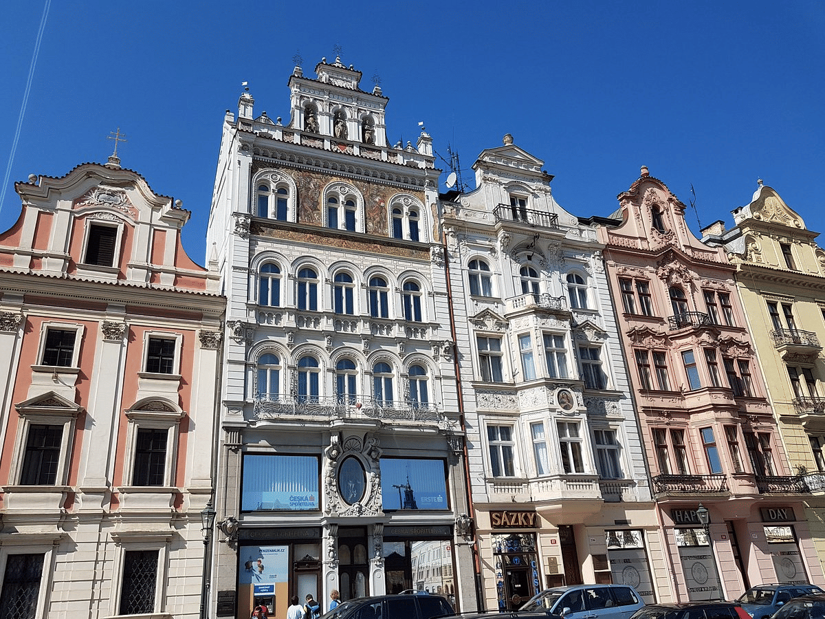 Explore Town Hall and Renaissance Fountain