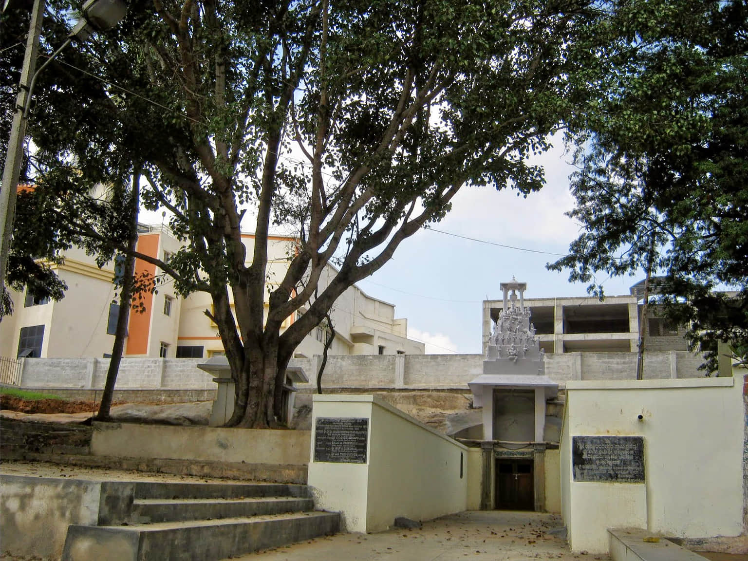 Hulimavu Cave Temple, <em>Bangalore</em>
