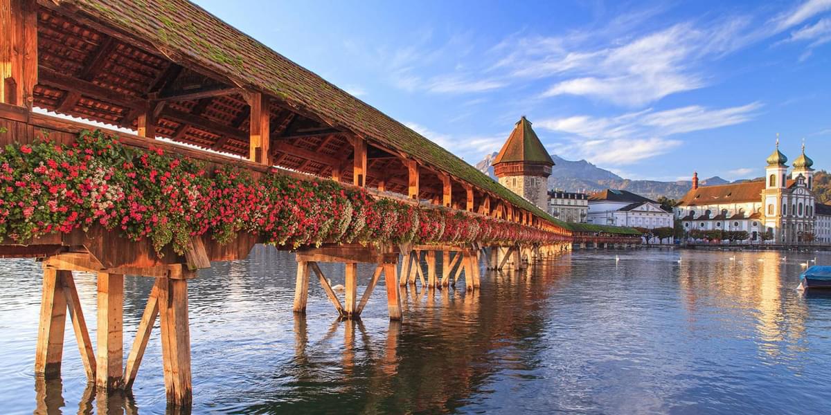 Walking Tour to Chapel Bridge & Old Town in Lucerne Image