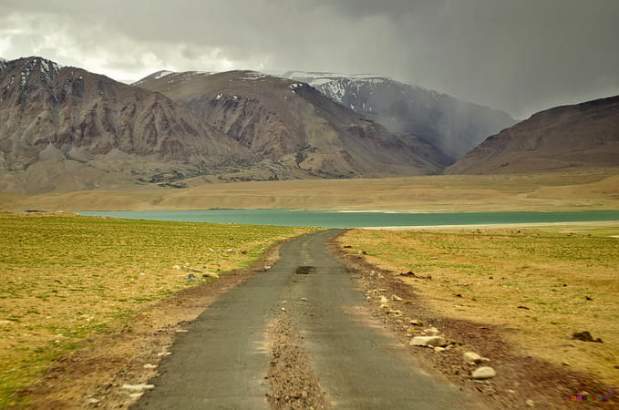 Nyenchen Thangla Traverse