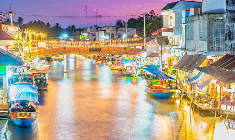 Thai Floating Market & Food Paradise