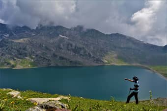 Walk among the clouds as you admire beautiful lakes on the Tarsar Marsar trek