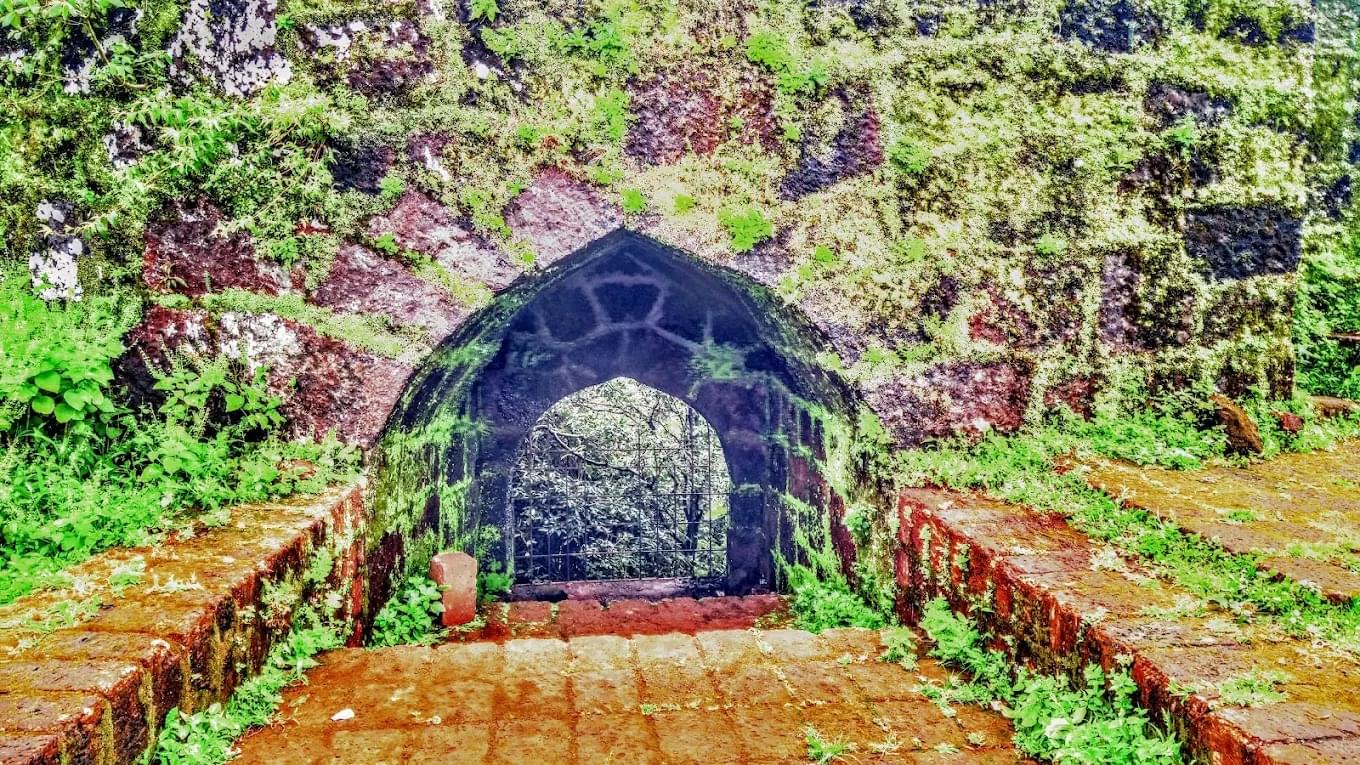 Find the Hidden Tunnel and Jakhubai Idol