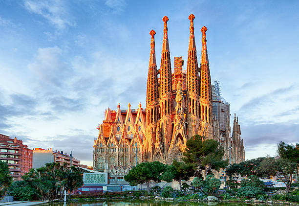 Sagrada Familia Tickets with Gaudi Houses Guided Tour Image