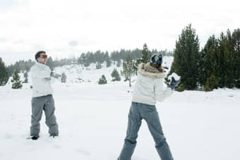 Couple enjoying in Kashmir