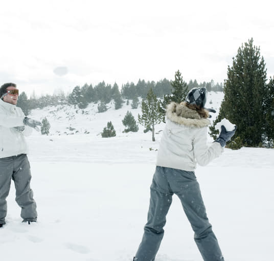 Couple enjoying in Kashmir