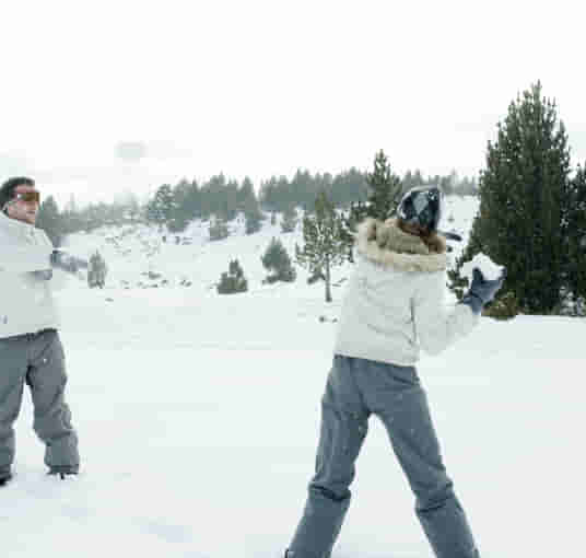 Couple enjoying in Kashmir