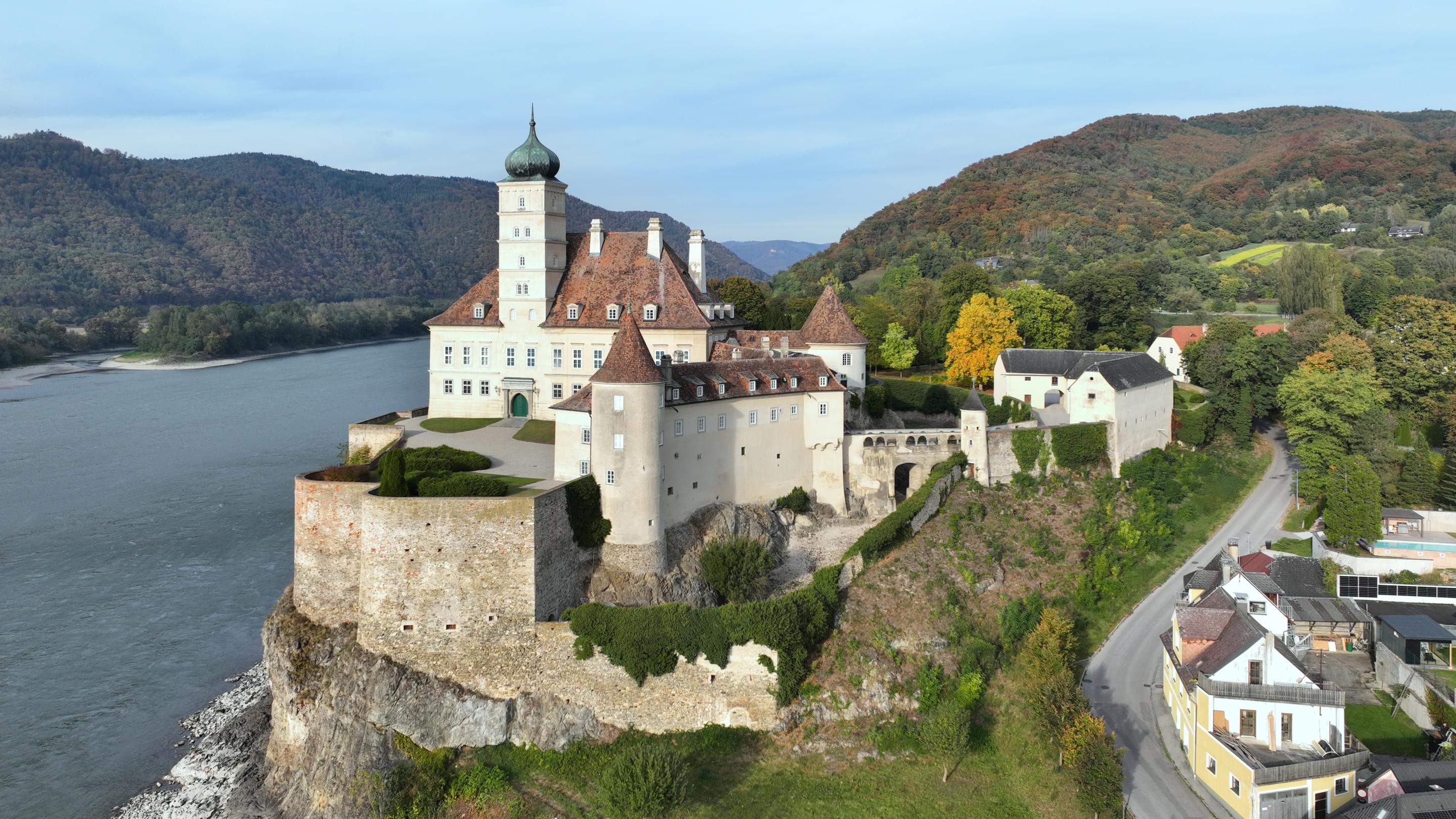 Schloss Schönbühel Overview