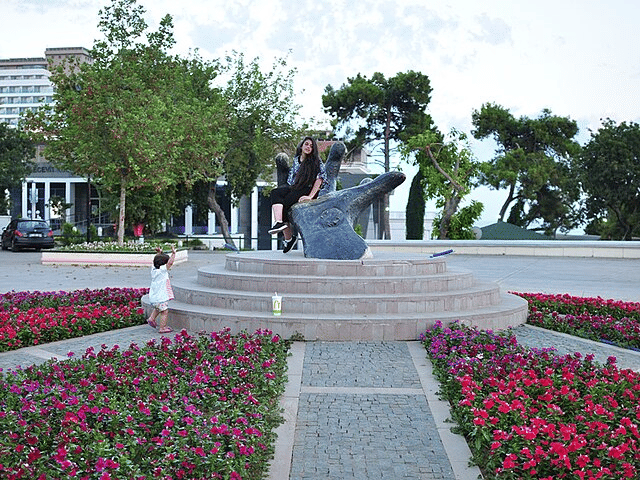 Witness the Hand Monument by Kuzgun Acar