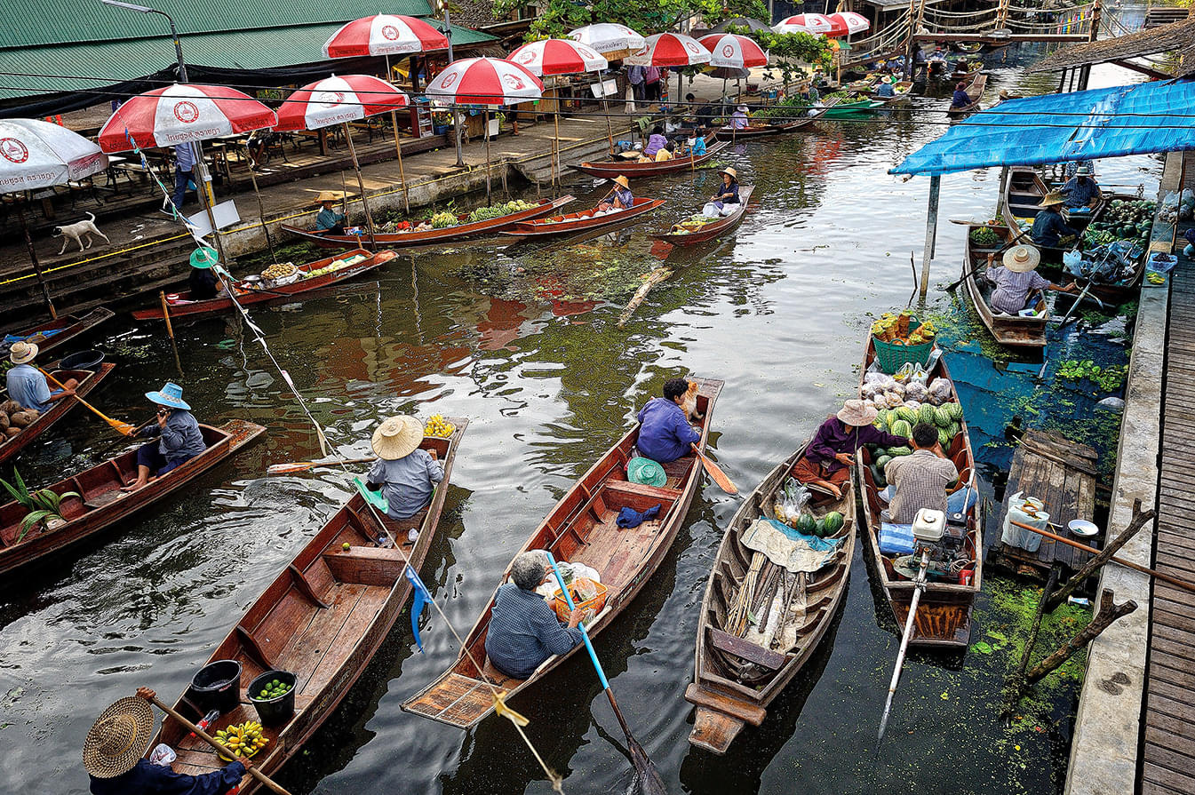 Tha Kha Floating Market Overview