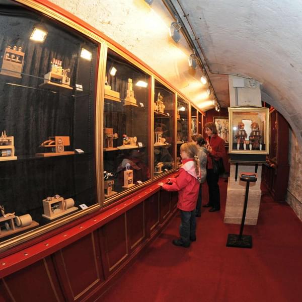 Your little ones will love to observe the antiquities used by the magicians 