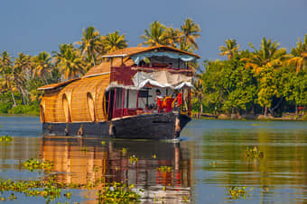 1 Night Munnar 1 Night Boat House Package