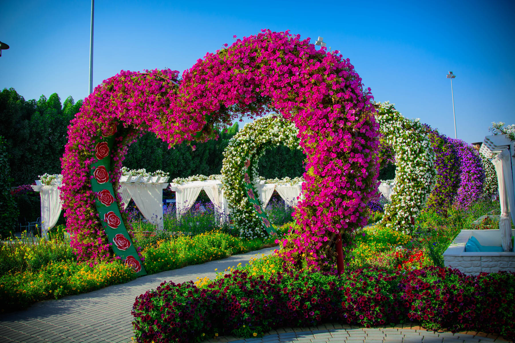 Dining Facilities in Miracle Garden 