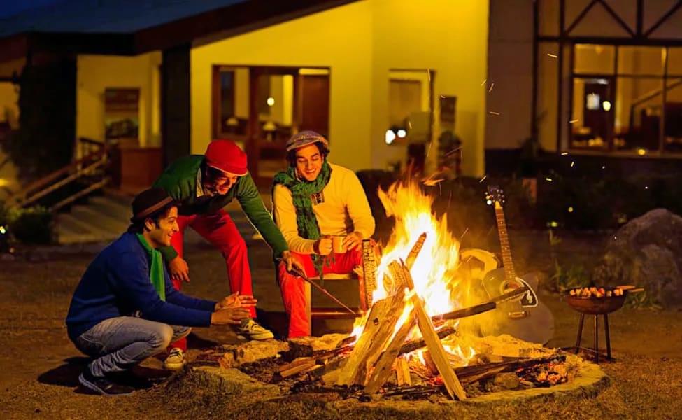 Enjoy a captivating bonfire with your friends and family amidst the chilling winds of Manali. 