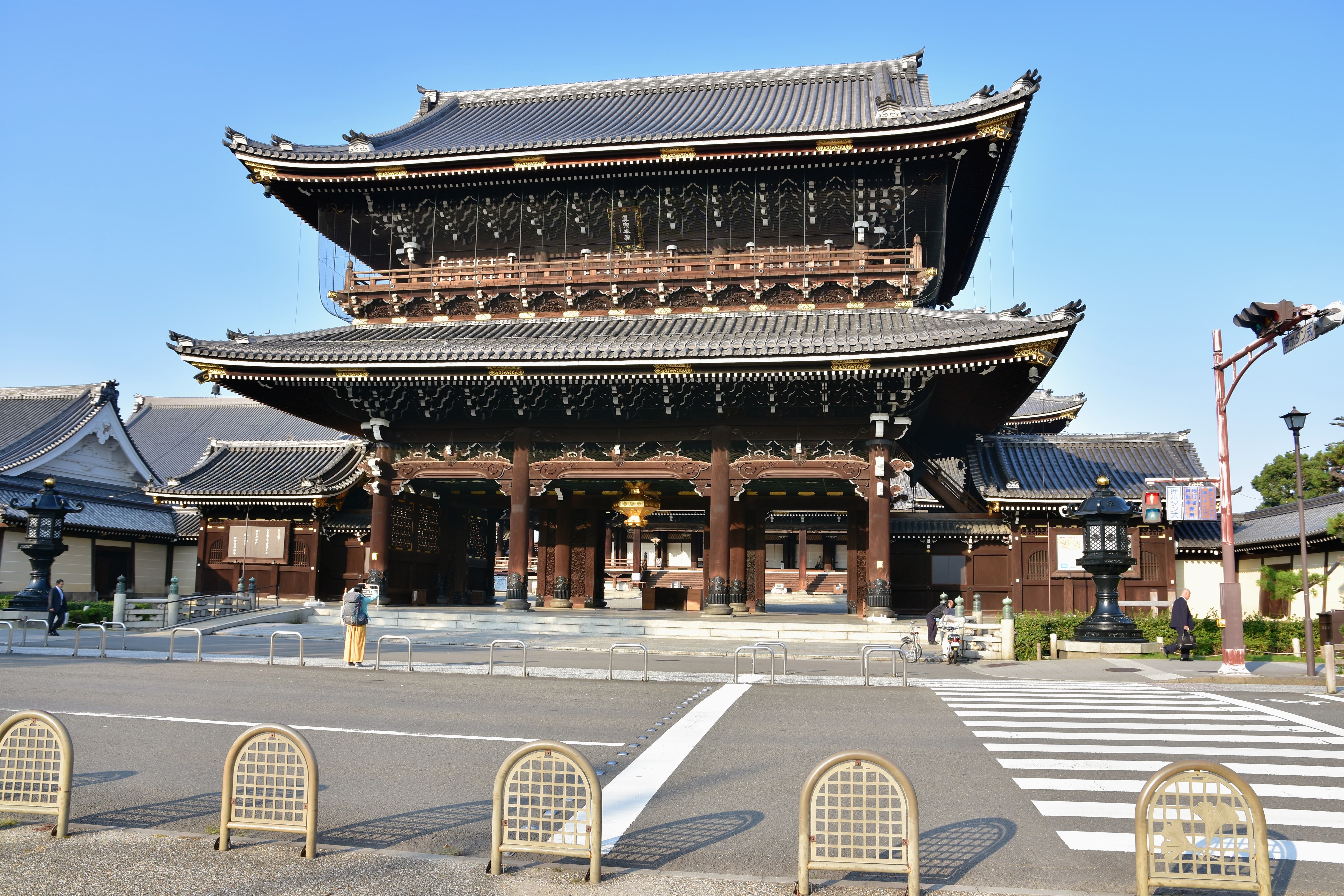 Experience serenity at the Hongan-ji Temple