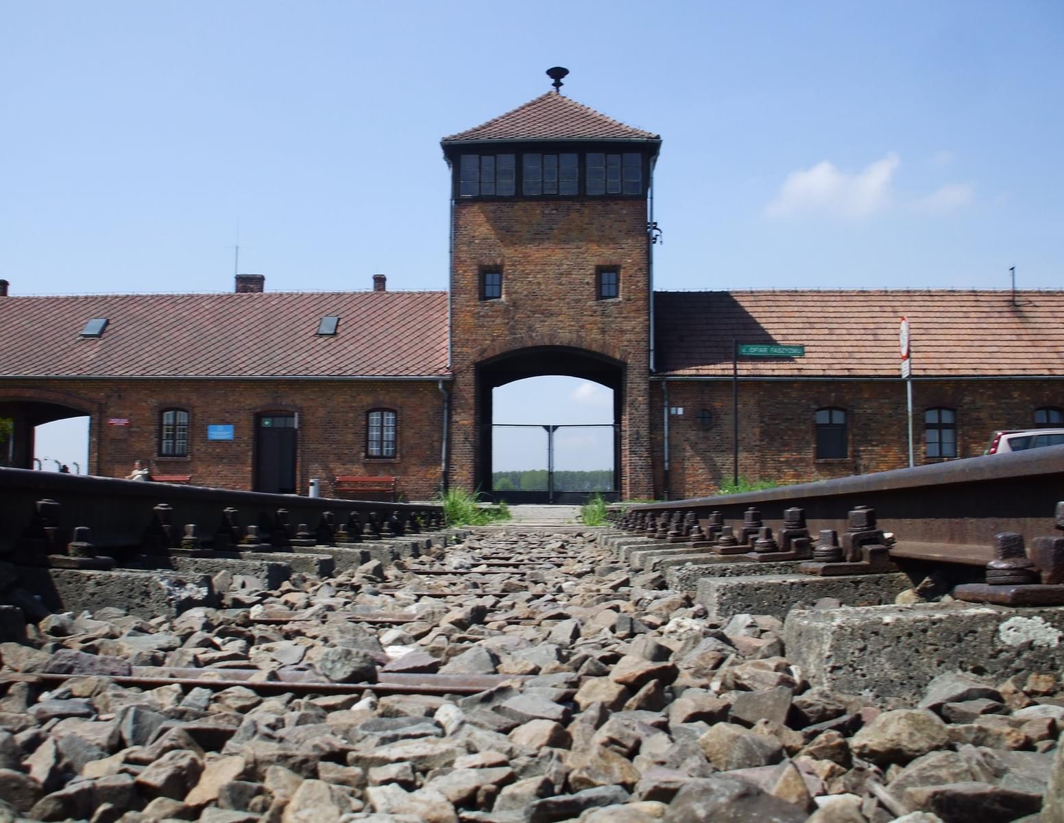 Auschwitz-Birkenau: Guided Tour With Transfers From Krakow Center