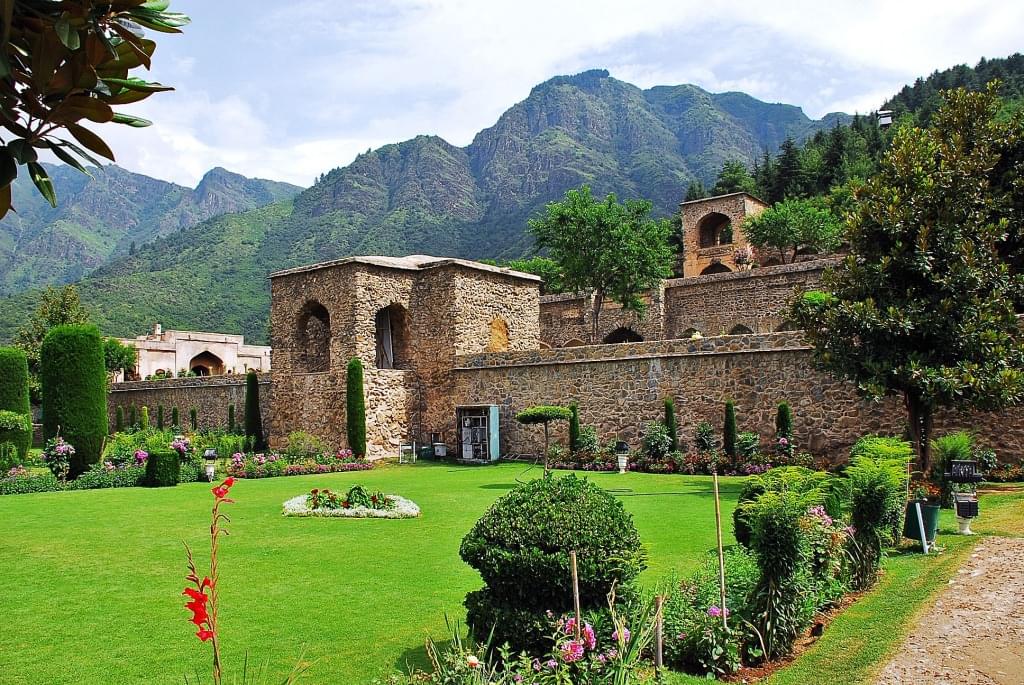 Explore The historical Mughal gardens