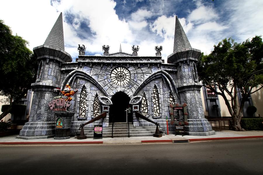 Entertain Yourself at Warner Bros World