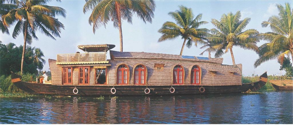 Soma Houseboat Image