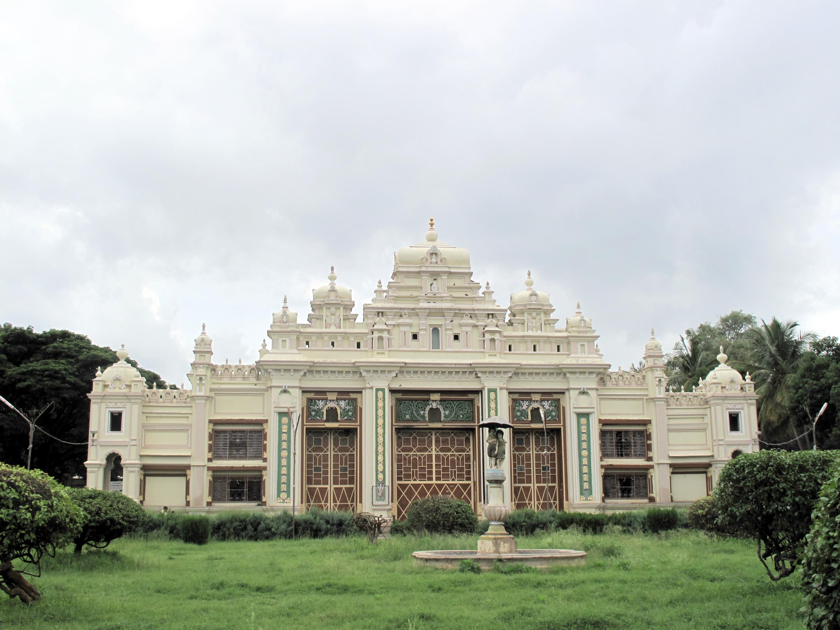 Jaganmohan Palace Art Gallery and Auditorium Overview