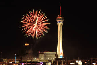 Visit the tallest freestanding tower in USA, and see the amazing night sky of the city