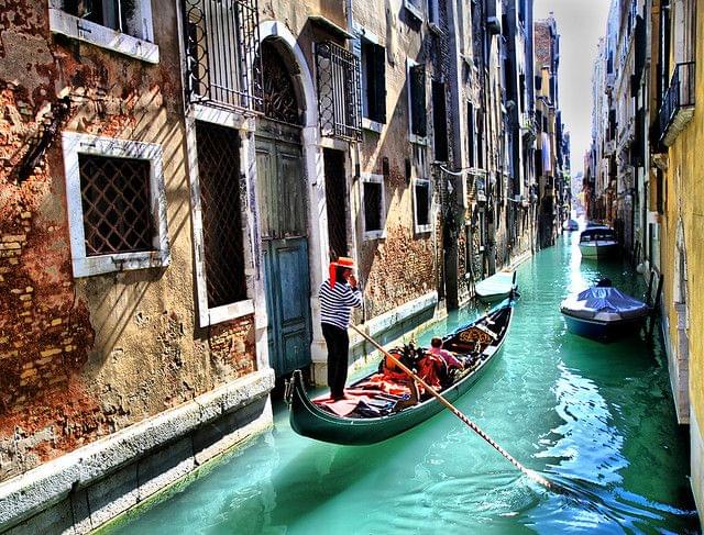 VENICE GONDOLA RIDES