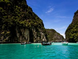 Have an amazing picturesque experience at the Phi Phi islands tour