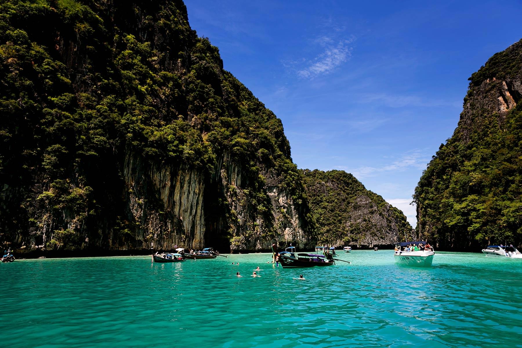 Have an amazing picturesque experience at the Phi Phi islands tour