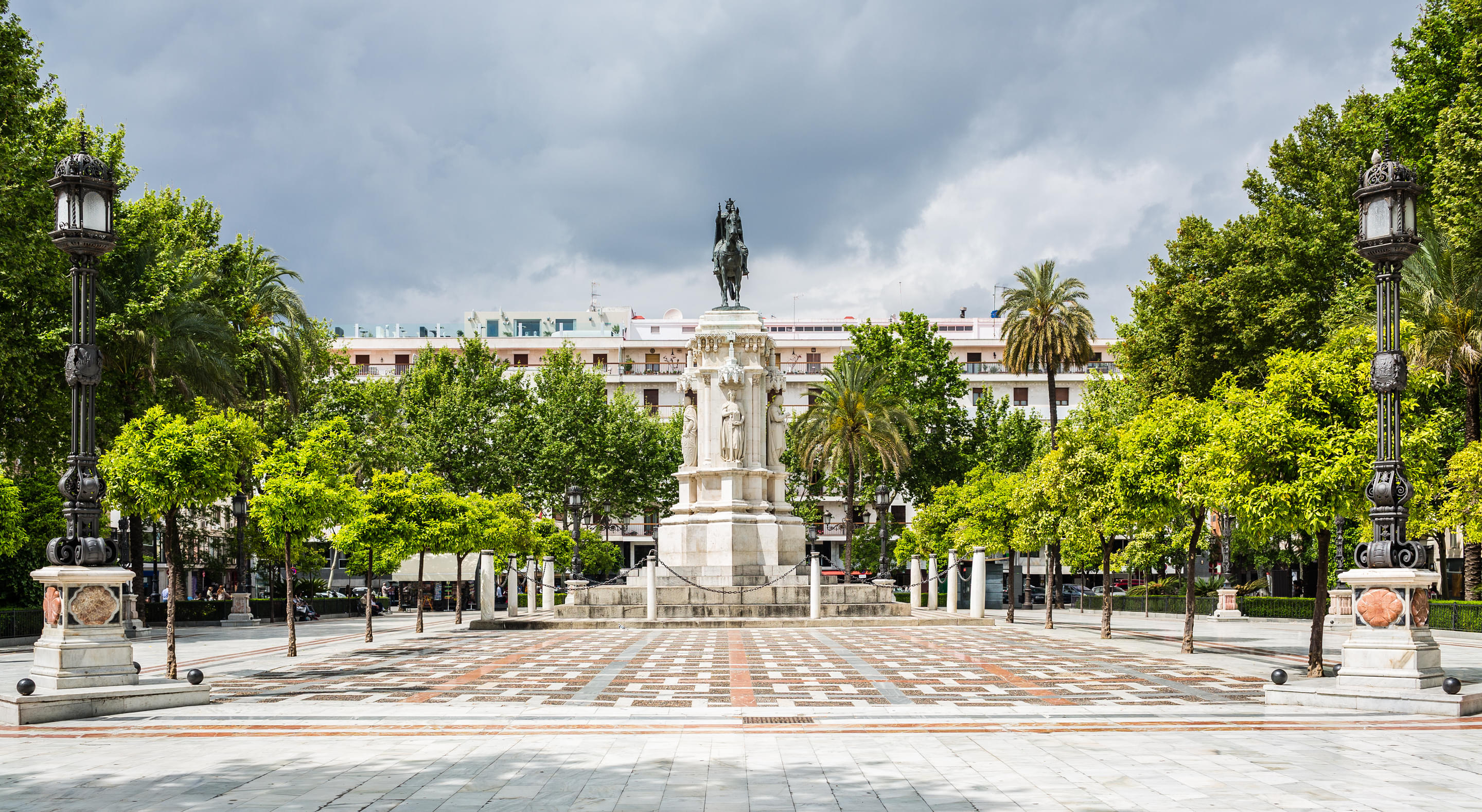 Plaza Nueva Overview