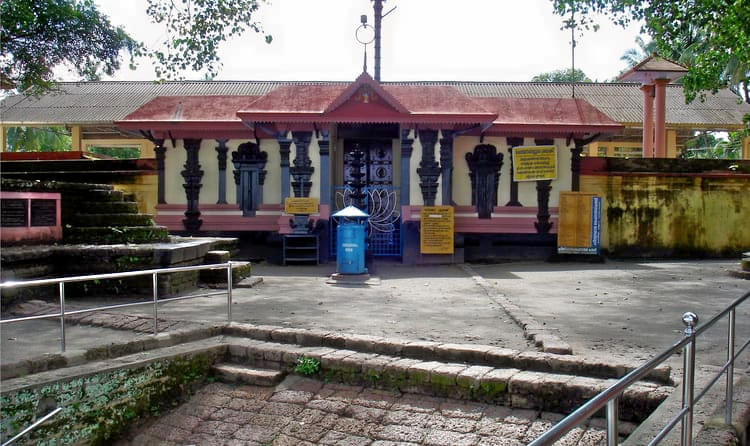 Thirunavaya Nava Mukunda Temple Overview