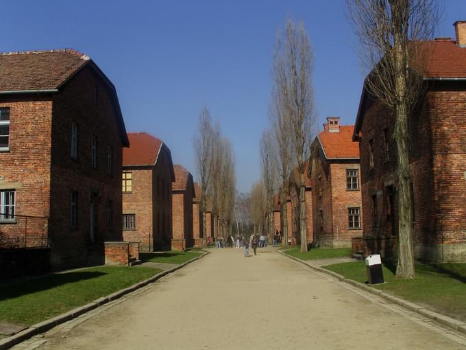 Private guided tours to Auschwitz that has private and shared guide.