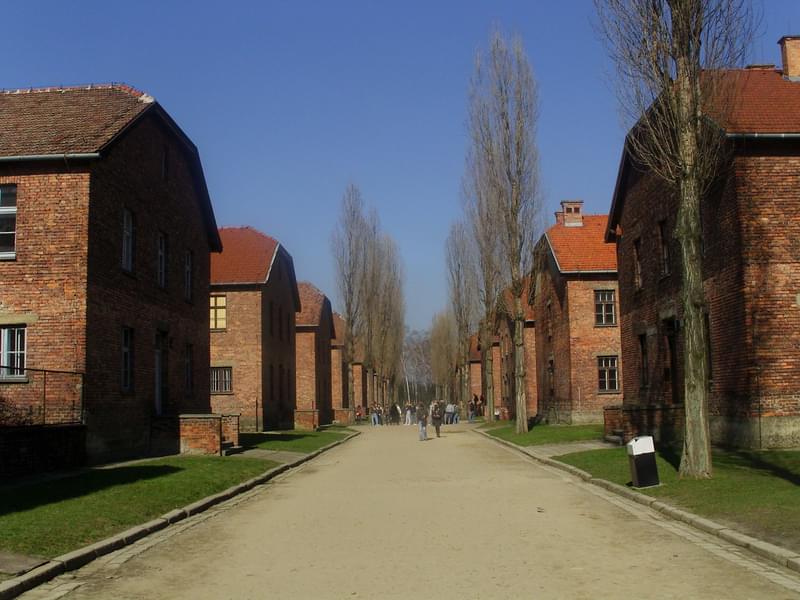 Private guided tours to Auschwitz that has private and shared guide.